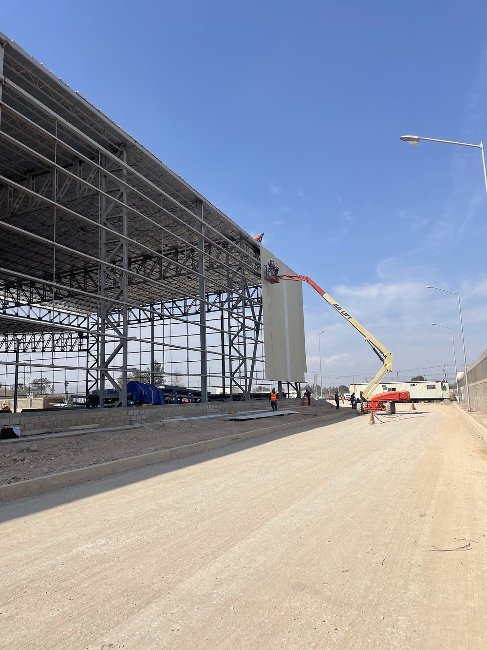 Estructura y laminación de nave industrial, Draxton SLP